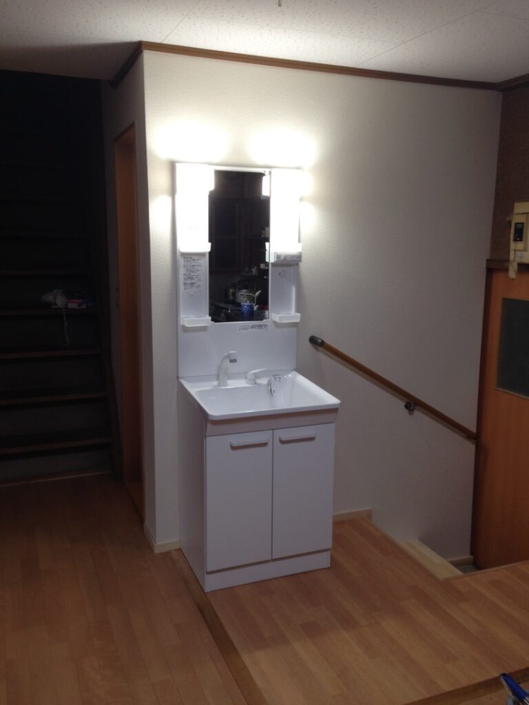 洗面台・勝手口のリフォーム